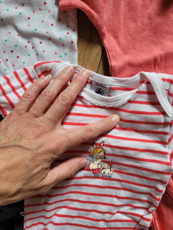 Lot 5 bodies manches courtes 12 mois absorba et petit bateau - photo numéro 2