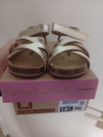 Chaussure bébé fille Taille 18