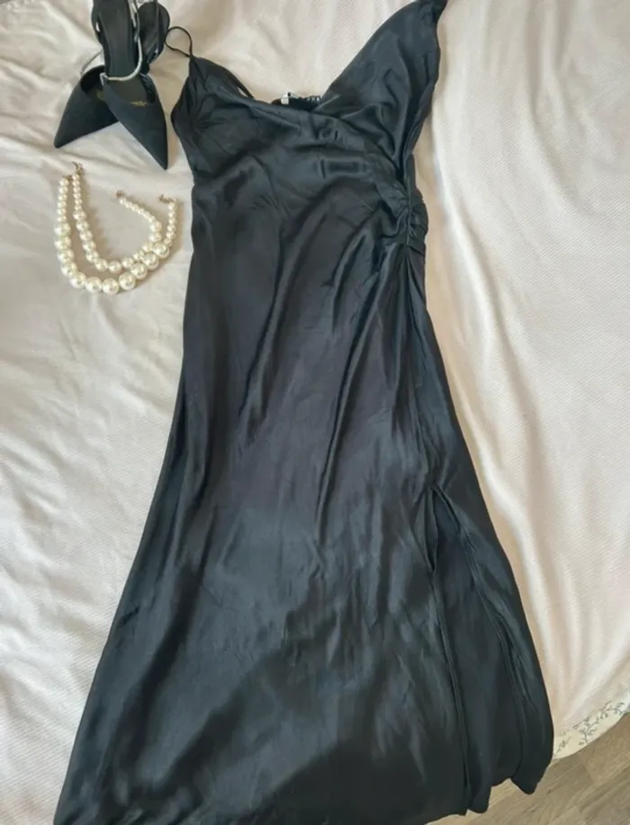 Robe longue effet satin noir Zara taille L