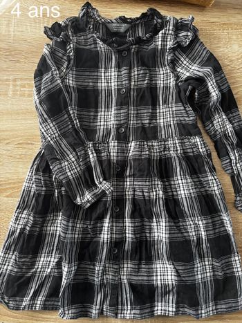Robe carreaux noirs blancs Primark t.4ans