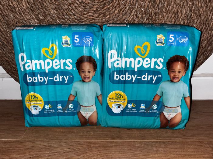 Maxi-Pack De 78 Couches Pampers Baby-Dry Neuf Dans L’emballage.