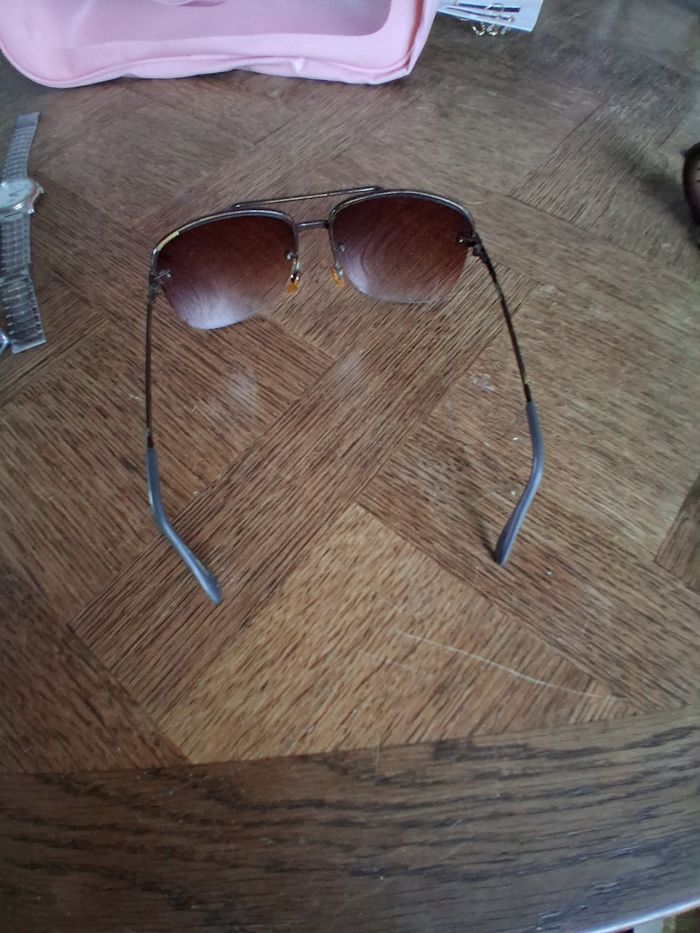 Lunette de soleil - photo numéro 2
