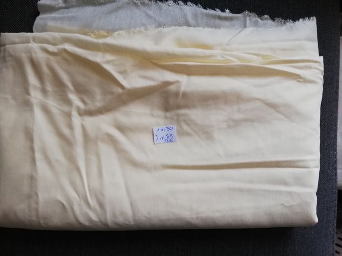 Tissu crème 1m50 x 1m85