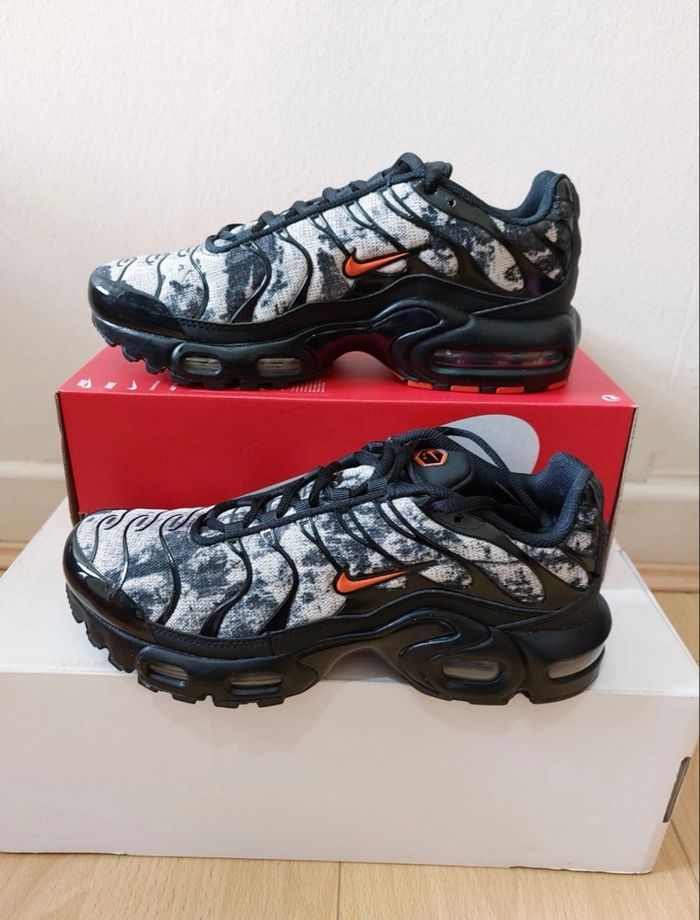 Nike tn militaire camo orange gris y2k 43