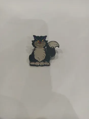 Pins lucifer disney