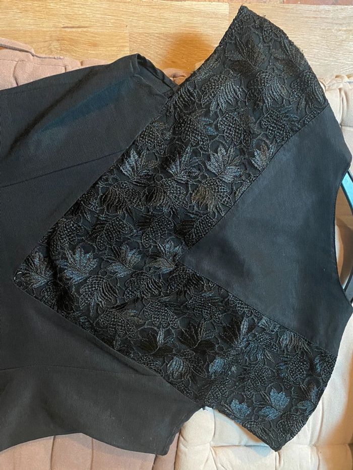 Robe noire avec dentelle - photo numéro 3