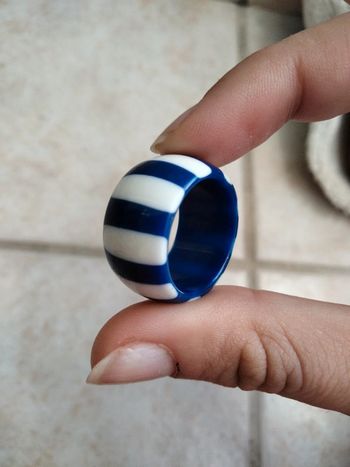 Bague bleu et blanche