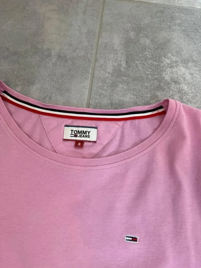 T-shirt Tommy Jeans femme rose taille S parfait état - photo numéro 5