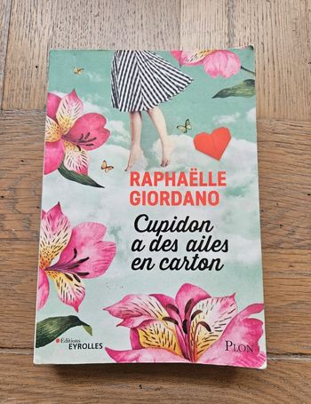 Livre Cupidon à des ailes en carton