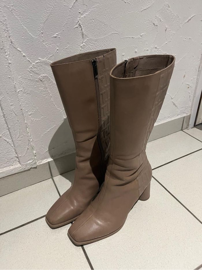 👢Bottes hautes beige monogramme - photo numéro 3