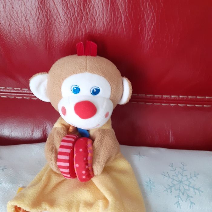 Haba: Doudou-marionnette "Petit Singe aux tambourins " - photo numéro 9