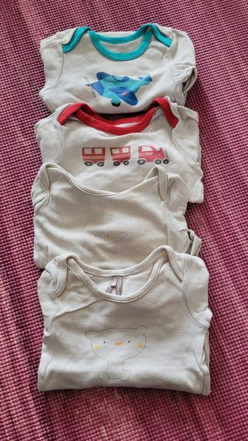 Lot de 4 bodys 12M manches longues