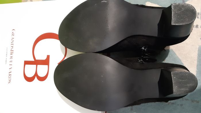 Bottines a talons noir neuves t 39 - photo numéro 3