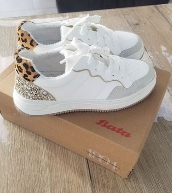 Baskets neuves Bata