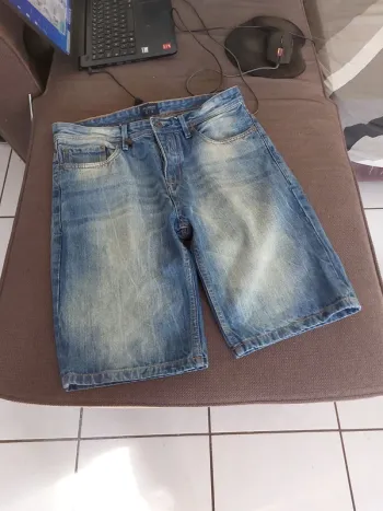 Pantacourt jeans prix négociable dans la limite du raisonnable