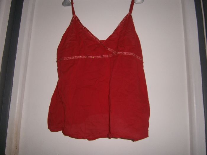 Lots, de petit haut, un rouge, et un fuchsia - photo numéro 2