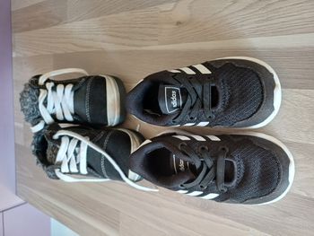2 paires de chaussures garçons Pointure 20 et 21