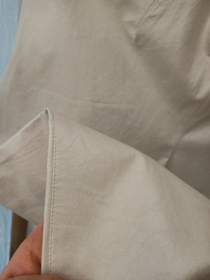 Pantalon style chino en simili cuir brillant neuf taille S - photo numéro 7