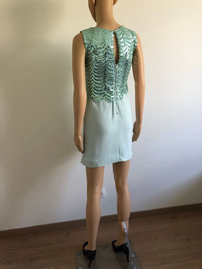 Robe verte neuve avec sequins TFNC London taille unique (taille petit) - photo numéro 6