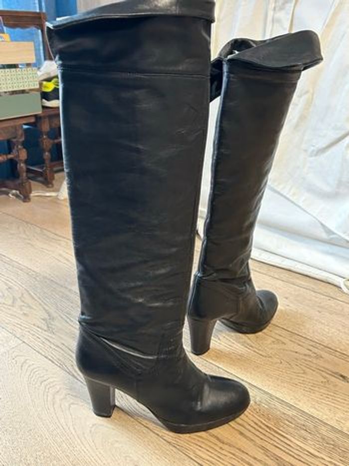 Bottes femme en cuir noir / taille 37