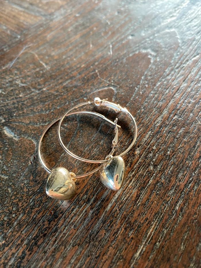Magnifique paire de boucles d’oreilles avec cœurs - photo numéro 7