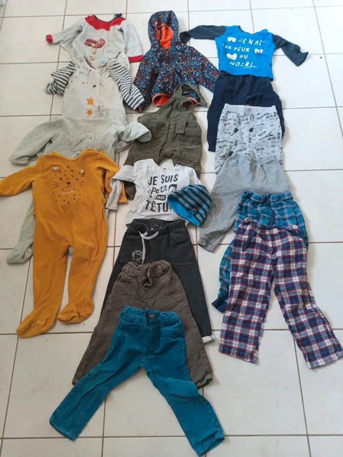 Lot 17 vêtements garçon 24 mois - photo numéro 2