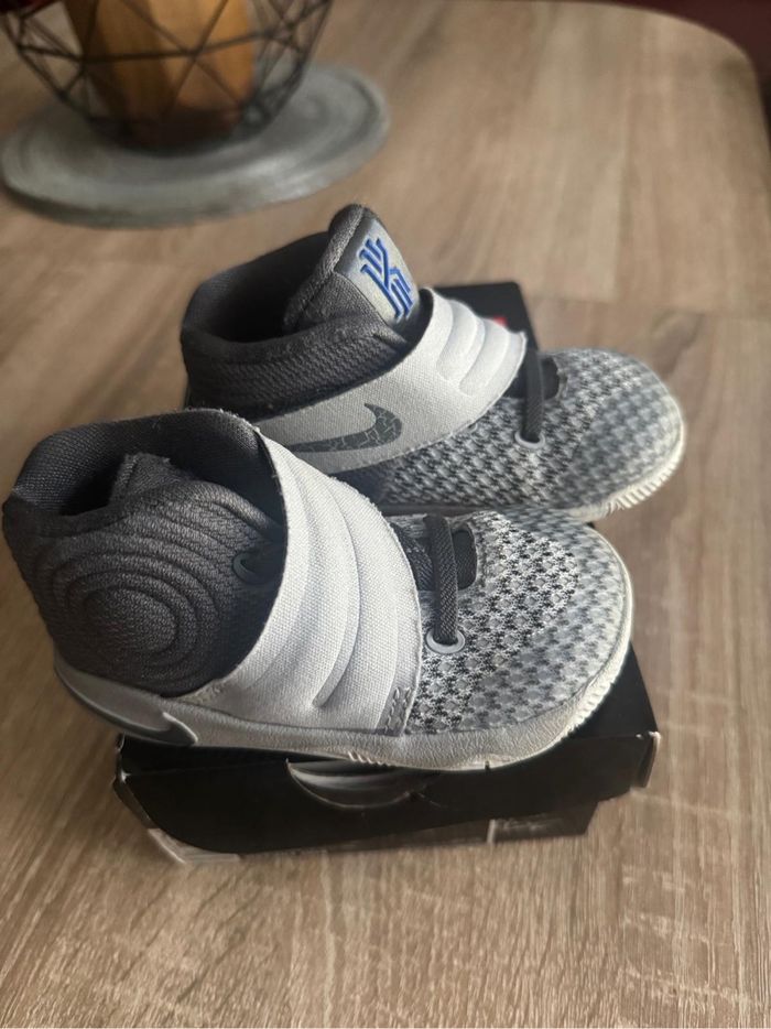 Basket Nike taille 22