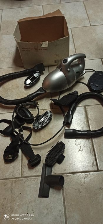 Mini aspirateur avec accessoires
