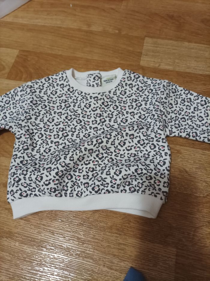 Lot 6M deux pull et un tee-shirt - photo numéro 4