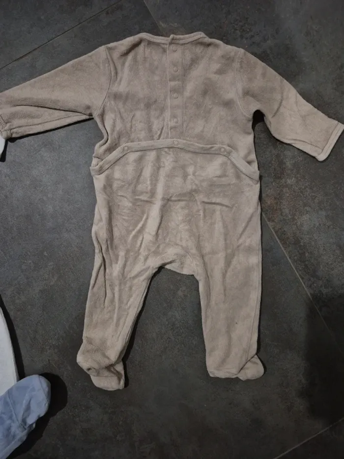Lot pyjamas 9 mois - photo numéro 3