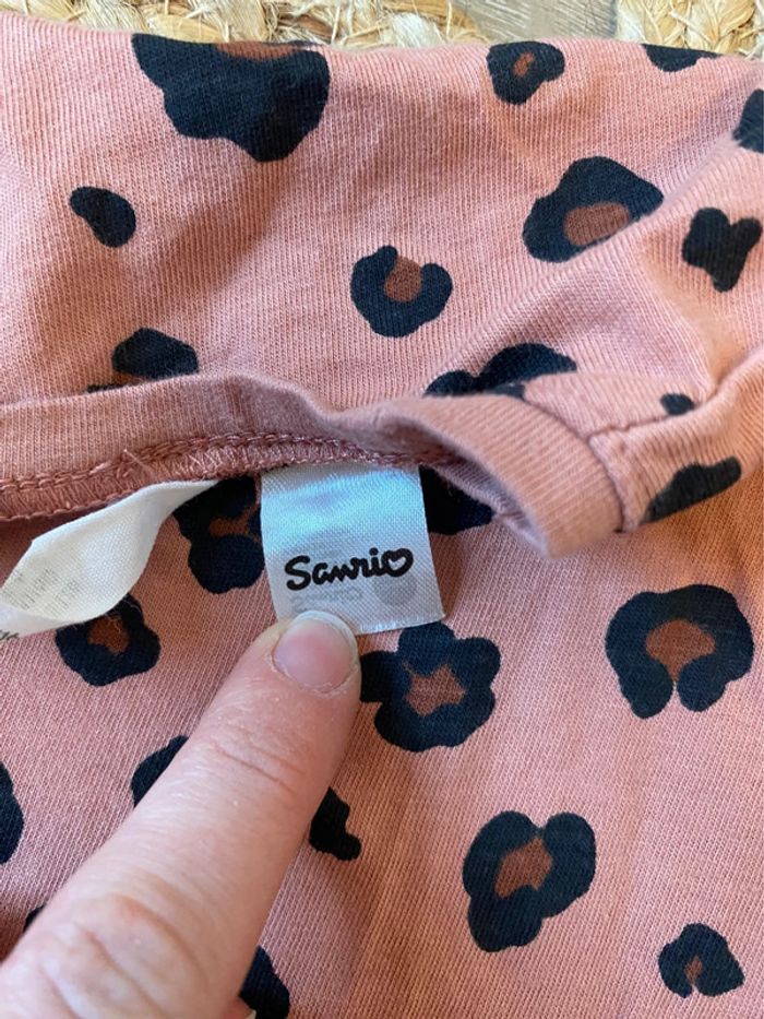 T-shirt motif léopard rose H&M taille 110/116 cm collection Sanrio - photo numéro 4