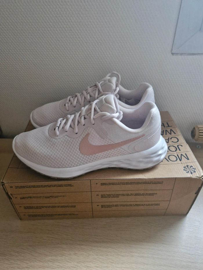 Chaussures Nike neuve - photo numéro 5