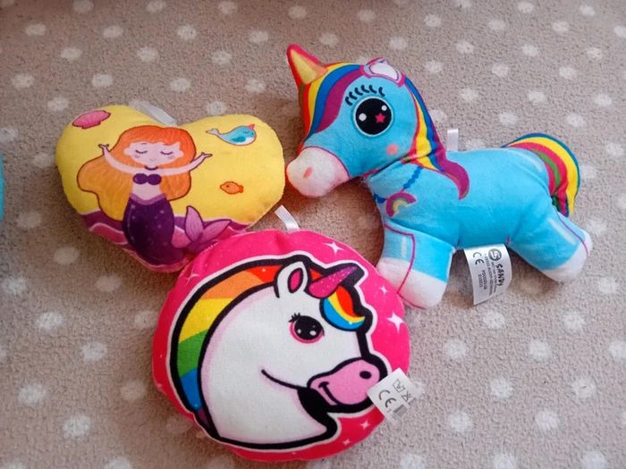 Lot de 3 peluches plates