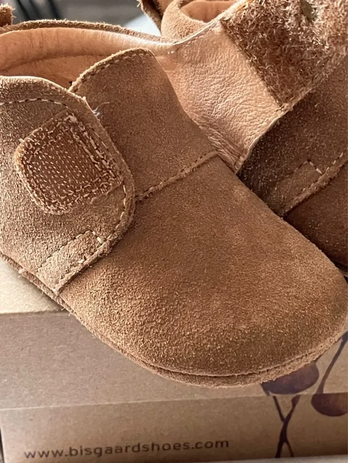 Magnifiques petites chaussures en cuir souple Bisgaard pour les premiers pas de bébé taille 19 - photo numéro 10