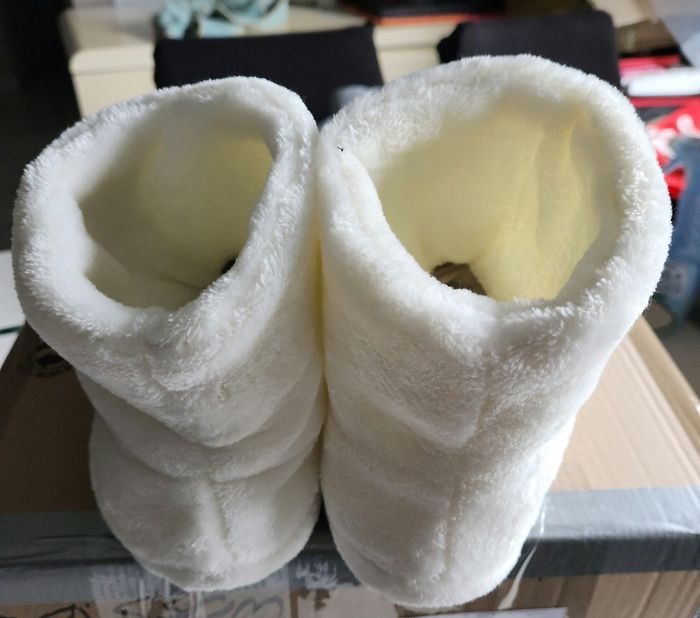 Chaussons Marie des Aristochats neuf avec étiquettes - photo numéro 3