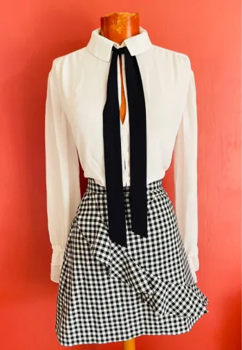 Magnifique blouse légère col lavallière