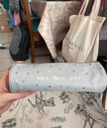 Trousse grise à motifs Karl Marc John.