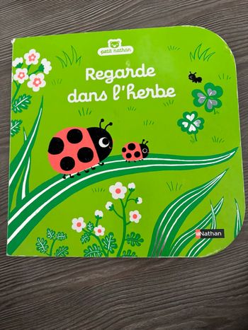 Regarde dans l’herbe