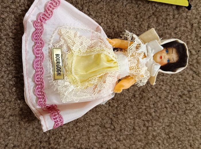 Lot 4 poupées région de France - photo numéro 3