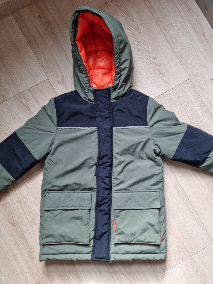 Veste d'hiver kaki et noire 6 ans