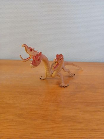 Hydre, dragon a trois tete