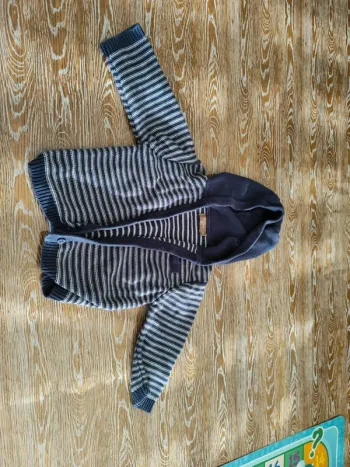 🍁 gilet boutonné avec capuche 9 mois 🍁