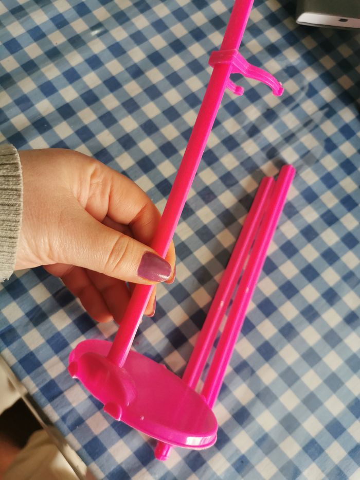 Support poupée en plastique rose - photo numéro 3
