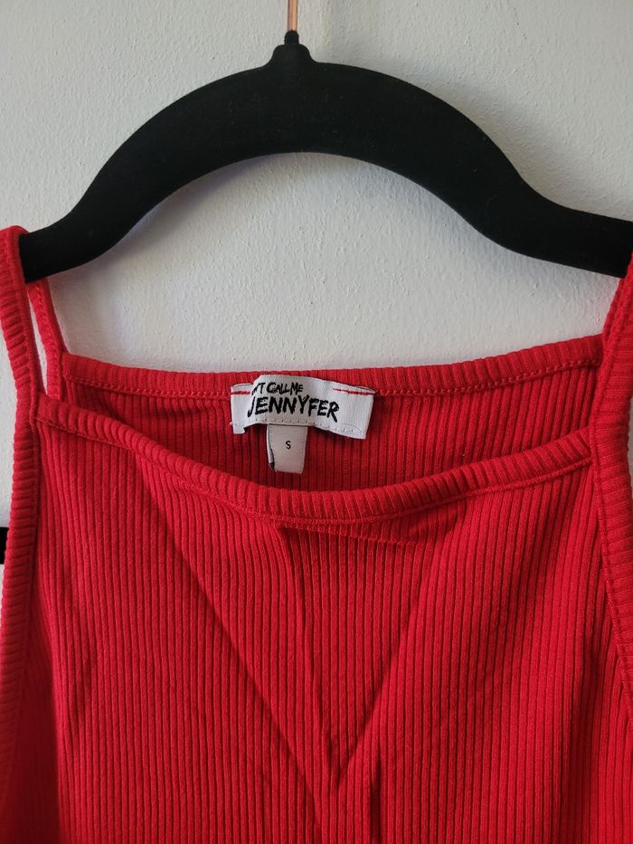 🔥 Top rouge vif Jennyfer S – Court & sans manches, état parfait 🌟 - photo numéro 2