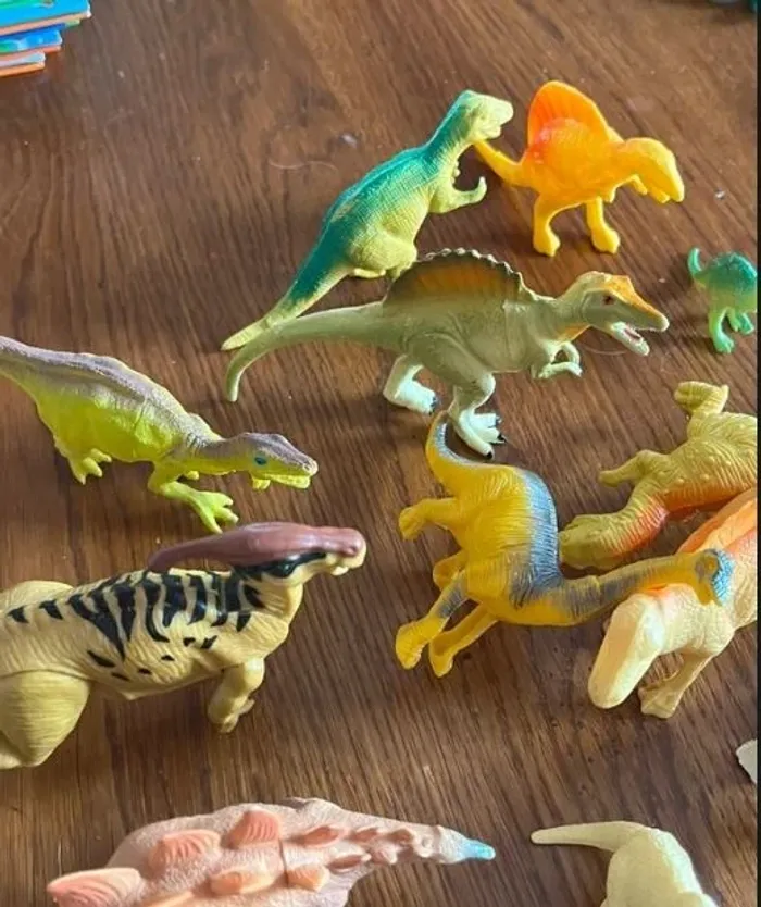 lot de dinosaures en plastique - photo numéro 4