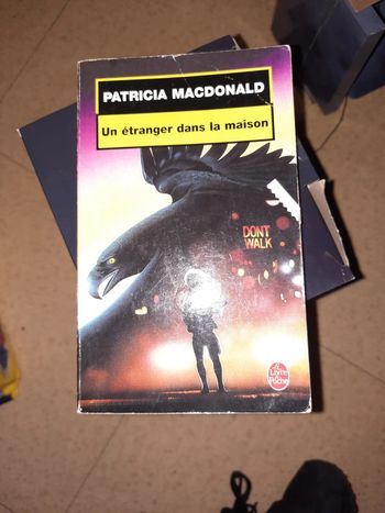 Un étranger dans la maison