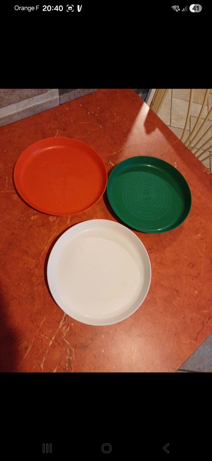 Lot de 3 assiettes en plastique - photo numéro 1