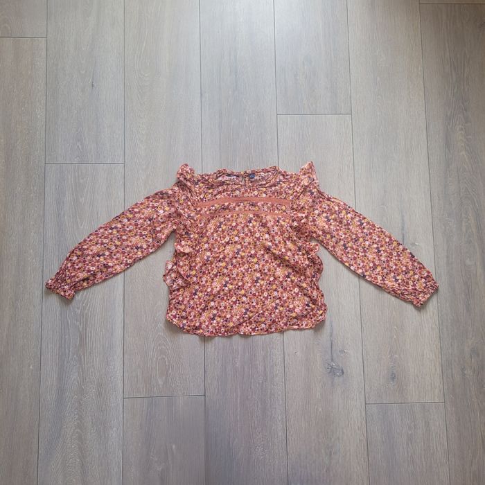 Tres beau maillot fleuri. Fille 8 ans. Marque Kiabi