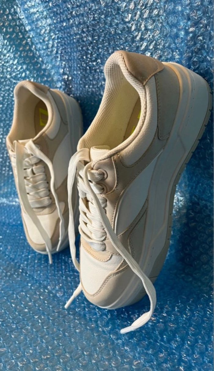 baskets ZARA beige brown blanc - photo numéro 2