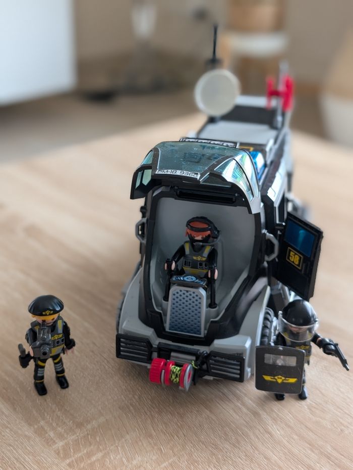 Playmobil 9360 Camion des policiers d'élites avec sirène et gyrophare - photo numéro 2